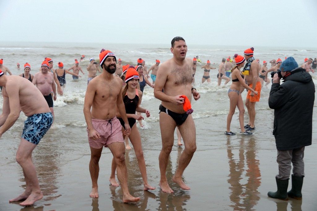 ../Images/Nieuwjaarsduik Noordwijk 2020 098.jpg